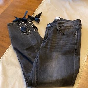 Kensie black cropped jeans with ribbon